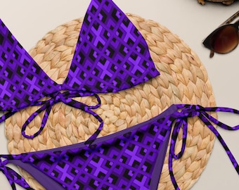Bikini de tiras recicladas con estampado geométrico morado