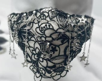 Czarno-biała koronkowa maska na usta z łańcuchami i gwiazdkami, gotycka kwiatowa osłona twarzy