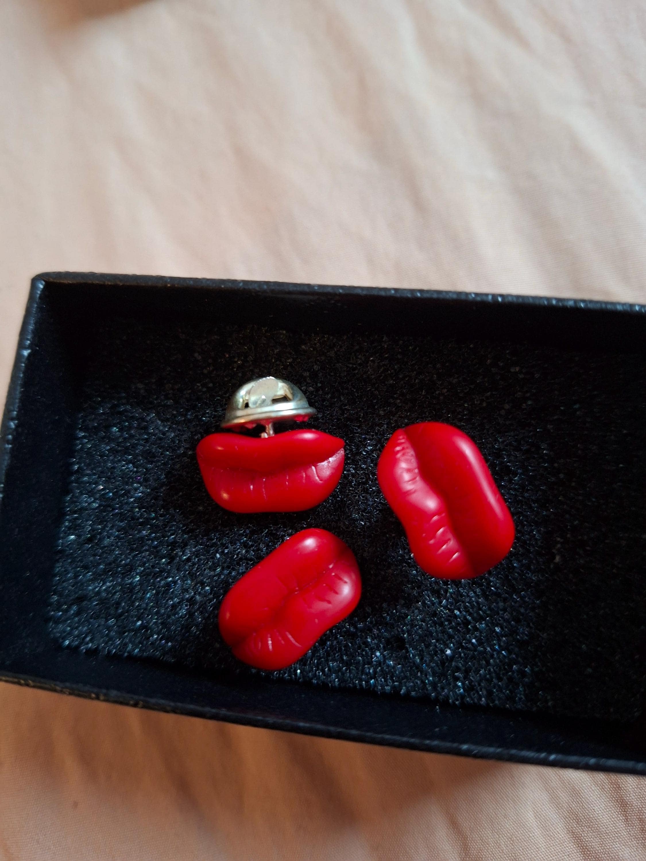 Dali lip brooch - Etsy 日本