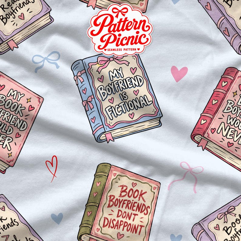 Peut inclure: Un tissu bleu clair avec un motif r&eacute;p&eacute;titif de livres illustr&eacute;s aux couvertures roses, bleues et vertes. Les livres affichent des textes comme My Boyfriend Is Fictional et Book Boyfriends Dont Disappoint, agr&eacute;ment&eacute;s de petits c&oelig;urs et n&oelig;uds roses.