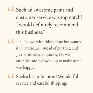 Customer review card featuring positive testimonials about print quality, fast service and careful packaging.