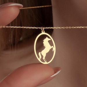 Collar de caballo en plata de ley: colgante ecuestre, opciones de oro/oro rosa