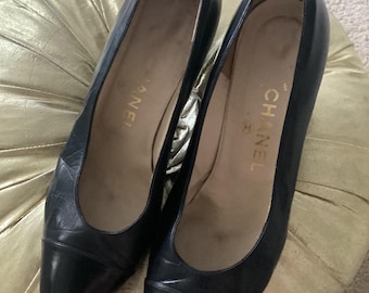 Chanel Black Vintage Pointed Leather Pumps