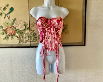 Corsé floral rosa y rojo sedoso