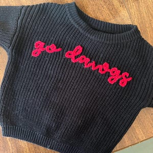 Handbestickter UGA-Pullover für Kinder