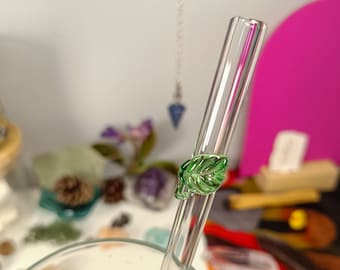 Pajitas reutilizables de vidrio con hojas para amantes de la naturaleza.