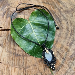 Collar de macramé con colgante, joyería con cordón de piedra lunar, hecho a mano, estilo bohemio, gargantilla bohemia chic con piedras preciosas N172