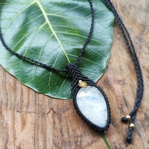 Collar de macramé con colgante, joyería con cordón de piedra lunar, hecho a mano, estilo bohemio, gargantilla bohemia chic con piedras preciosas N179