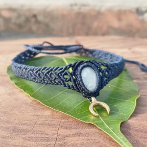 Collar de macramé con colgante, joyería con cordón de piedra lunar, hecho a mano, estilo bohemio, gargantilla bohemia chic con piedras preciosas N140