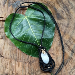 Collar de macramé con colgante, joyería con cordón de piedra lunar, hecho a mano, estilo bohemio, gargantilla bohemia chic con piedras preciosas N177