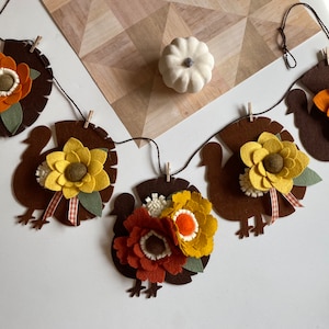Turkey Banner Thanksgiving Garland with Fall Felt Flowers Decoration Autumn Wall Hanging for November