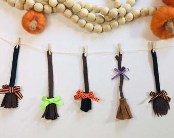 Felt Witch’s Brooms Miniature Clothesline Banner Halloween Garland Bunting Wall Hanging Decoration