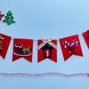 Bunting de bandera de Navidad con banderines con muérdago, bastones de caramelo, trineo, vela con linterna y piña