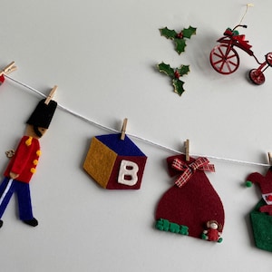 Vintage-Inspired Toys Miniature Felt Christmas Banner Wall Hanging Decoration Garland Bunting