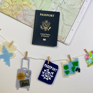 Traveler&#39;s Clothesline Banner, Tourist Bunting, Gift for Travel Lovers, Jetsetters Garland, Bon Voyage Themed Décor