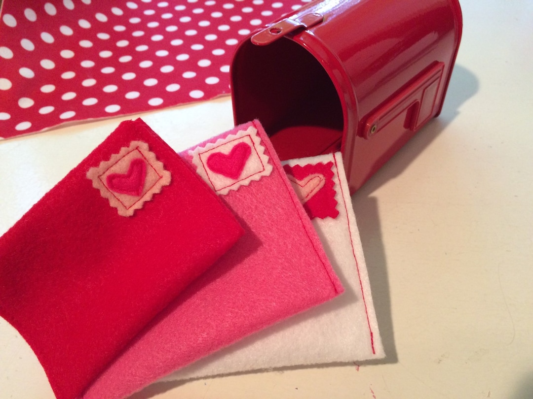 Pretend Play Mailbox Set With 3 Felt Valentine's Day Envelopes, Pencil