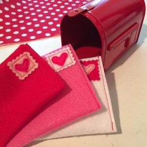 Pretend Play Mailbox Set With 3 Felt Valentine's Day Envelopes, Pencil ...