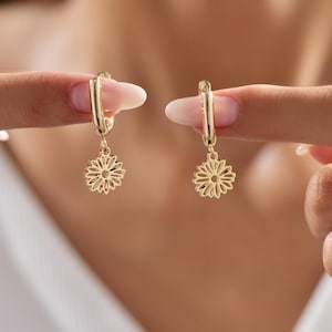 Personalized Birth Flower Earring, Gold Birth Month Flower Earring, Floral Jewelry, Birth Flower Gift, Birthday Gift, Christmas Gift For Her