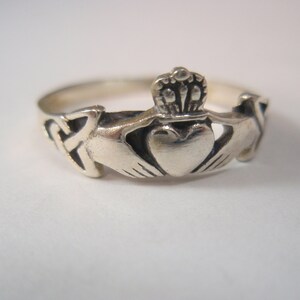 Smart Ring Women Hug Heart Claddagh Ring - Sterling Silver Irish Love & Friendship Promise Band With 'Always With You' Engraving 925 Sterling Silver Claddagh Ring