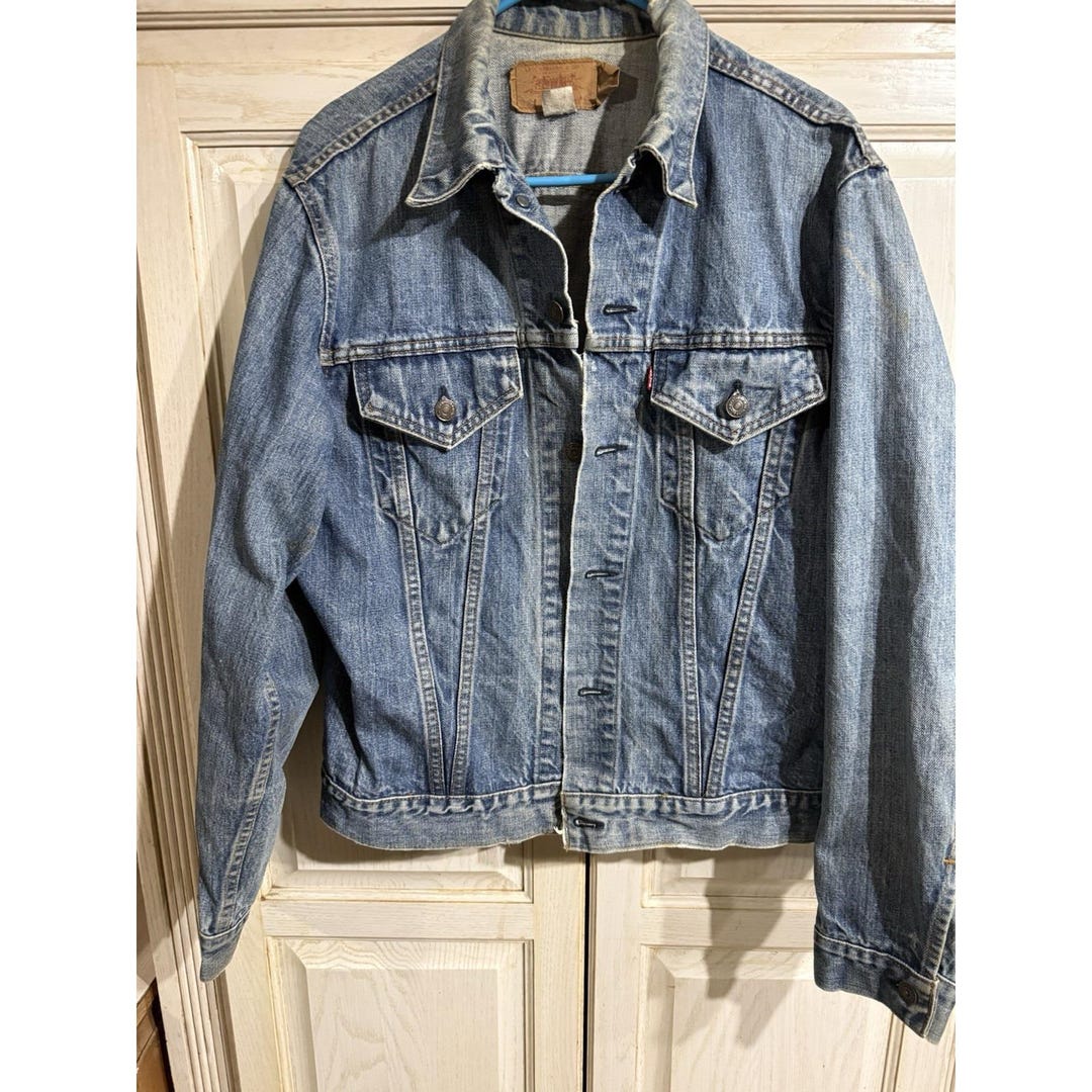 Vintage Levi's Trucker Blue Denim Jacket Mens Size 44 Type 3 USA