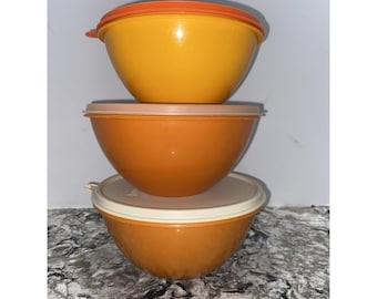 Vintage Tupperware Nesting Mixing Bowls Set of 3 With Lids