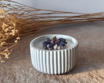 Handmade Flower Concrete Jar Candle – Soy Wax Candle with Wooden Wick, Decorative Aromatherapy Gift