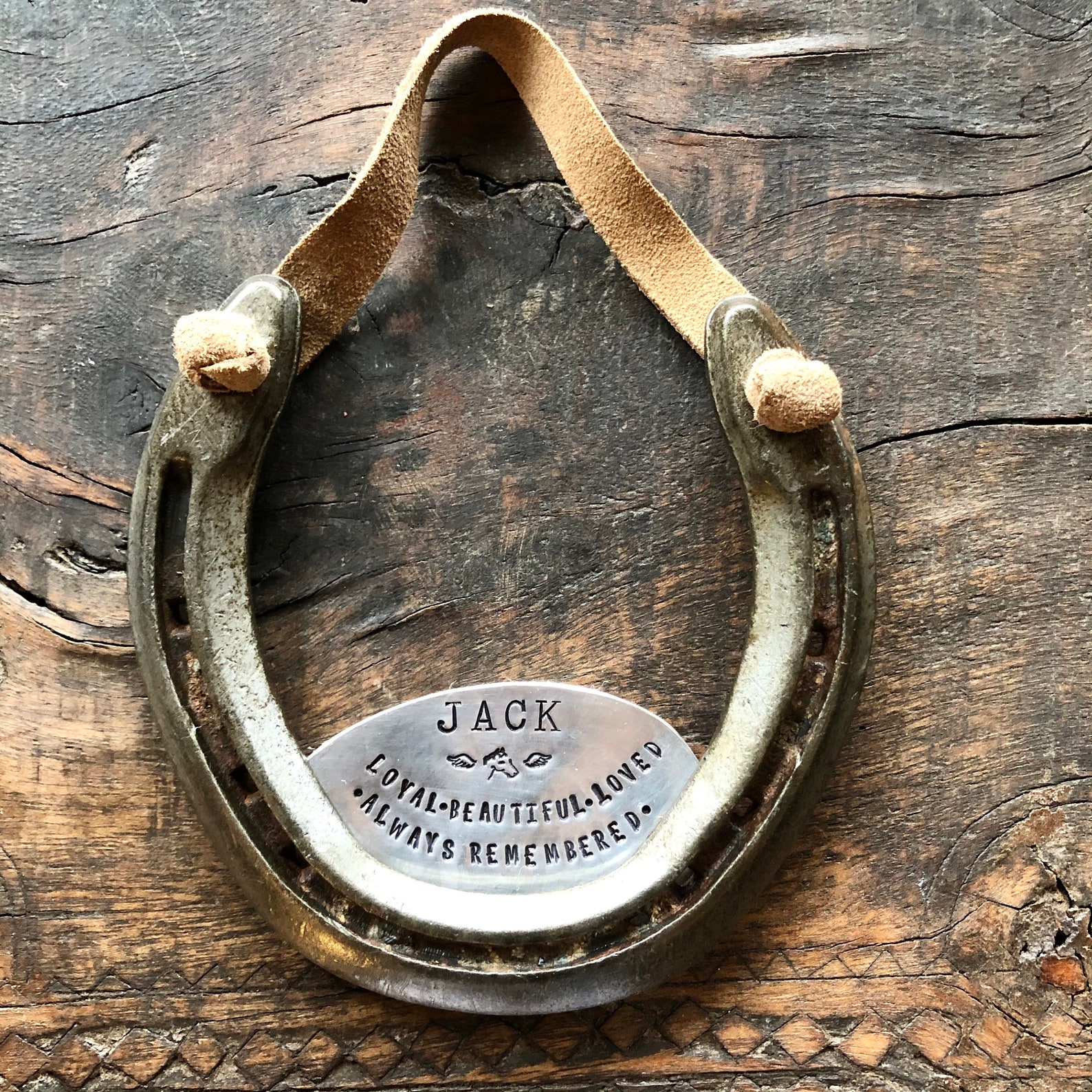 The Memorial Horseshoe. Commemorating the loss of a horse or Etsy España