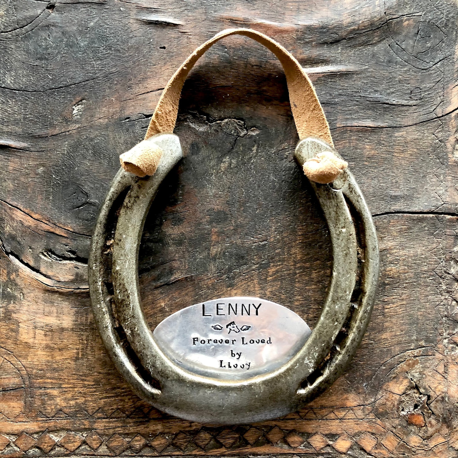 The Memorial Horseshoe. Commemorating the loss of a horse or Etsy España