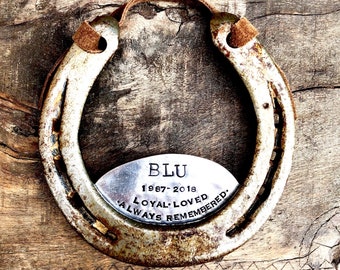 The Memorial Horseshoe. Commemorating the loss of a horse or pet. Handmade by Sycamore Hill. Beautiful, rustic equestrian display. Equine.