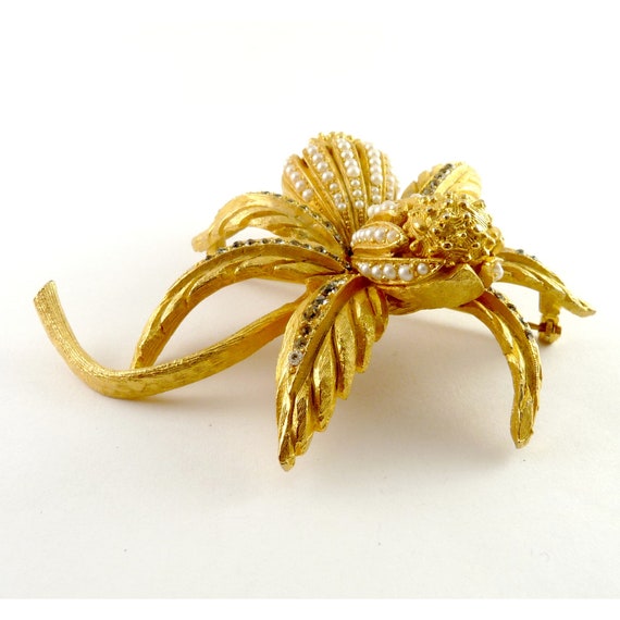 Large Gold Tone Double Fantasy Flowers Brooch Pin… - image 5
