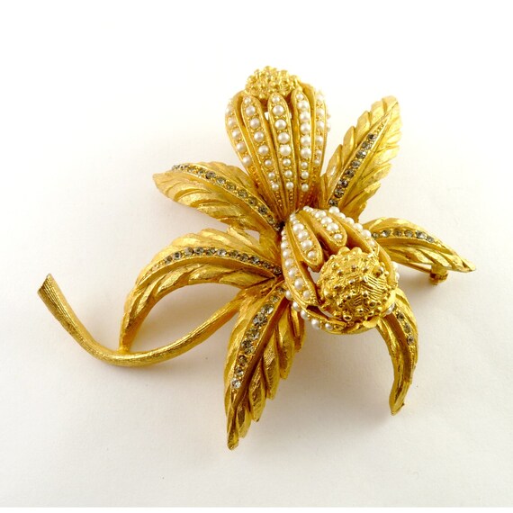 Large Gold Tone Double Fantasy Flowers Brooch Pin… - image 4