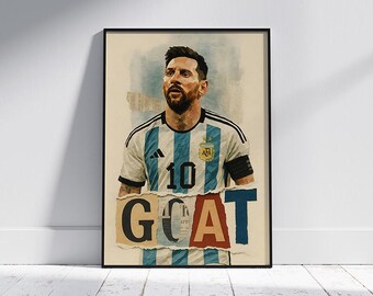 Puede incluir: Impresión artística enmarcada que presenta un retrato de un futbolista con la camiseta de Argentina. La impresión incluye la palabra "GOAT" en estilo collage, con el número "10" del jugador visible.