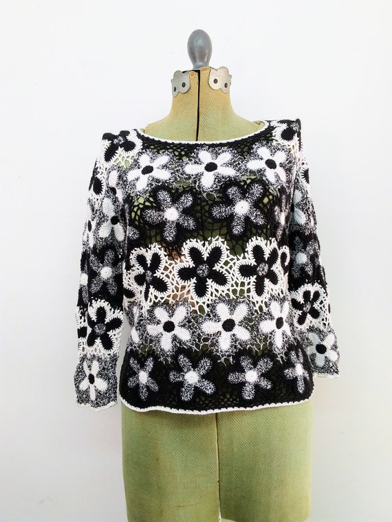 Vintage Y2K Does 60s Crochet Sweater Daisy Floral… - image 6