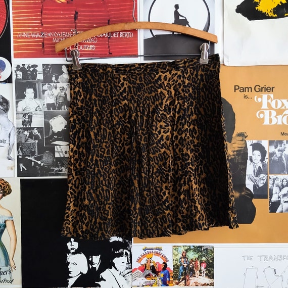Vintage 90s/Y2k Leopard Mini Skirt Rayon Large