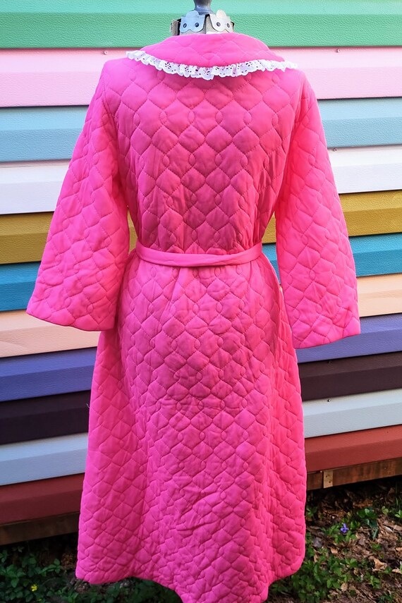 Vintage 50s/60s Hot Pink Quilted Robe Floral Lace… - image 5