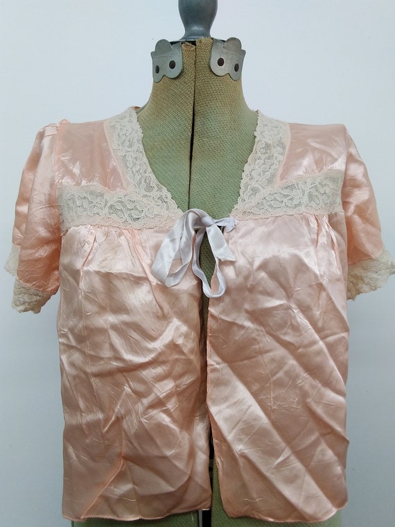Vintage 40s Peach/Shell Pink Bed Jacket Short Sle… - image 2