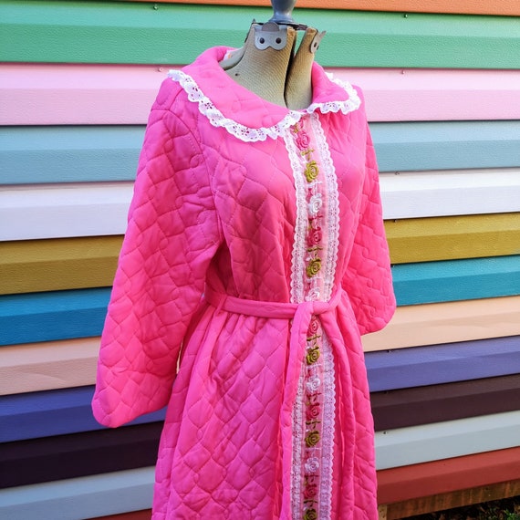 Vintage 50s/60s Hot Pink Quilted Robe Floral Lace… - image 6