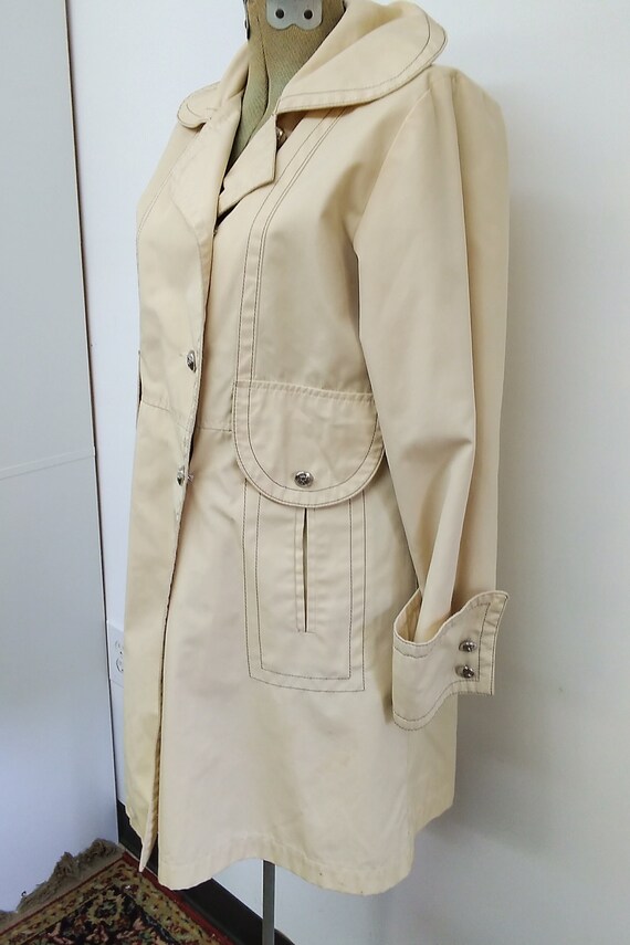 Vintage 60s/70s Cream Lightweight Coat Silver But… - image 2