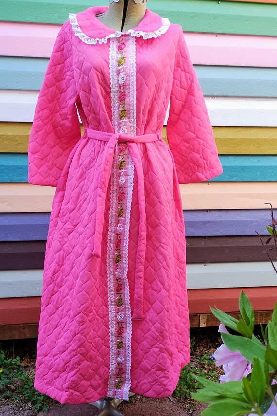 Vintage 50s/60s Hot Pink Quilted Robe Floral Lace… - image 2