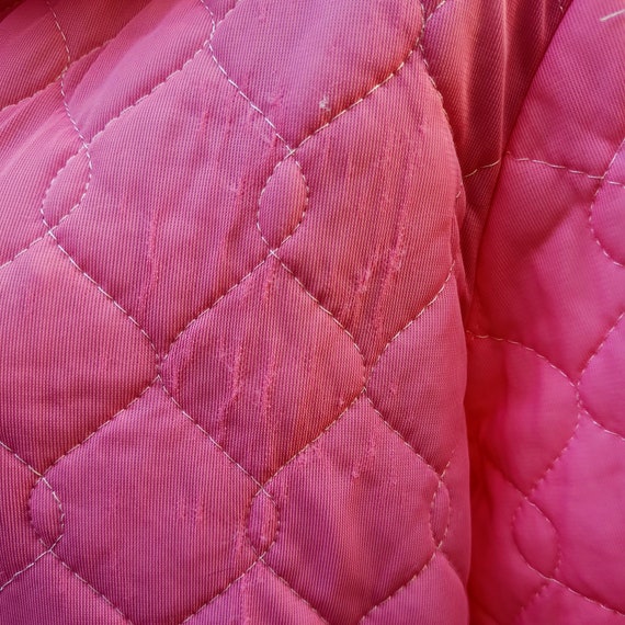Vintage 50s/60s Hot Pink Quilted Robe Floral Lace… - image 8