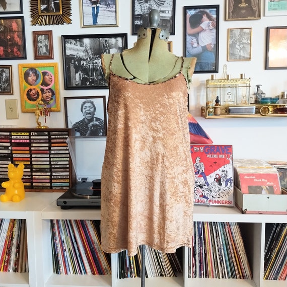 Vintage 90s/Y2k Gold Crushed Velvet Slip Dress Le… - image 2