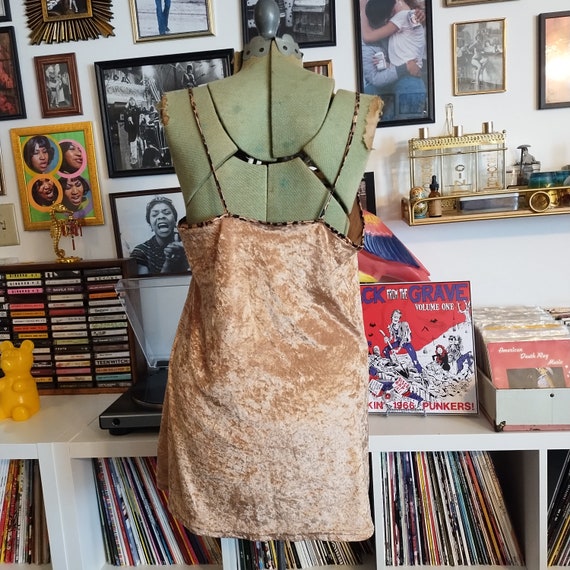 Vintage 90s/Y2k Gold Crushed Velvet Slip Dress Le… - image 5