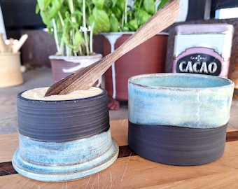 Lot De Condiments De Table Japonais Vintage - Salière, Poivrière, Huilier, Vinaigrier En Céramique Et Bois
