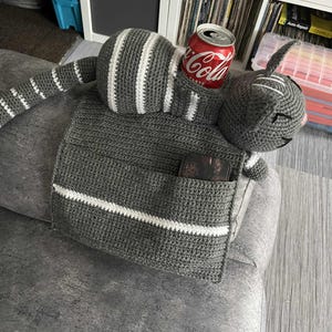 Crochet Cat Sofa Arm Organizer Pattern PDF – Cute Couch Caddy with Pockets & Cup Holder – Digital Download Crochet PDF English German French image 11