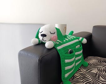 Patrón PDF de organizador de brazo de sofá de crochet para perro: adorable organizador de sofá con bolsillos y portavasos (descarga digital)