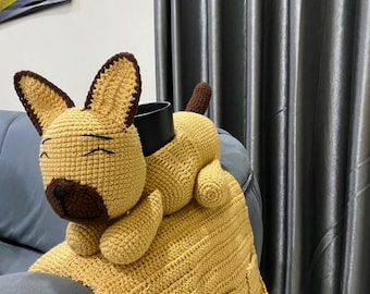 Modèle d'organisateur de bras de canapé pour chien au crochet | Adorable chariot pour canapé bouledogue français avec poches et porte-gobelet | Décoration d'intérieur fonctionnelle et mignonne en PDF