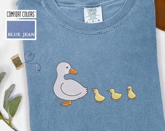 Embroidered Mama Goose T-shirt, Comfort Colors Goose Shirt, Cute Goose Sweatshirt, Trendy Gift for Mom, Animal T-shirt, Mother's Day Gift