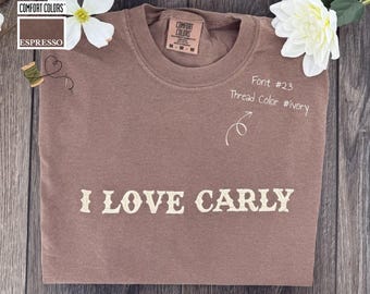 Benutzerdefinierte Komfort Farben T-Shirt, personalisiertes gesticktes T-Shirt, gesticktes Komfort Farben T-Shirt, benutzerdefiniertes Stickerei Geschenk, mutiges Serifentext T-Shirt
