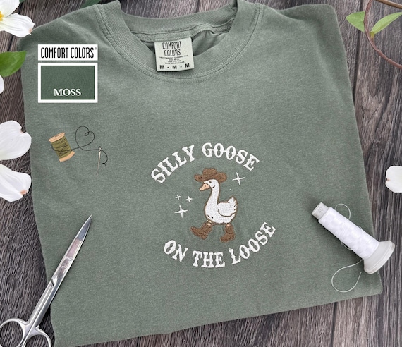 Comfort Colors® Silly Goose On The Loose T-shirt, Funny Western Cowgirl T-shirt, Cute Goose Sweatshirt Gifts, Trendy Meme Shirts, Animal Tee
