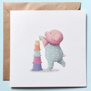 Wenskaart met schattig geïllustreerd babybiggetje. Perfect om een nieuw leven, babyshower of verjaardag te vieren. Gedrukt op duurzaam papier.